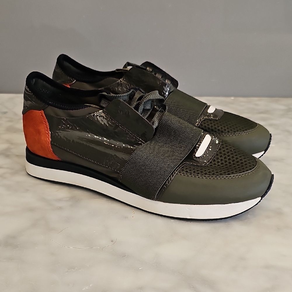 Lola Green and Black Athletic Shoes with Sleek Design